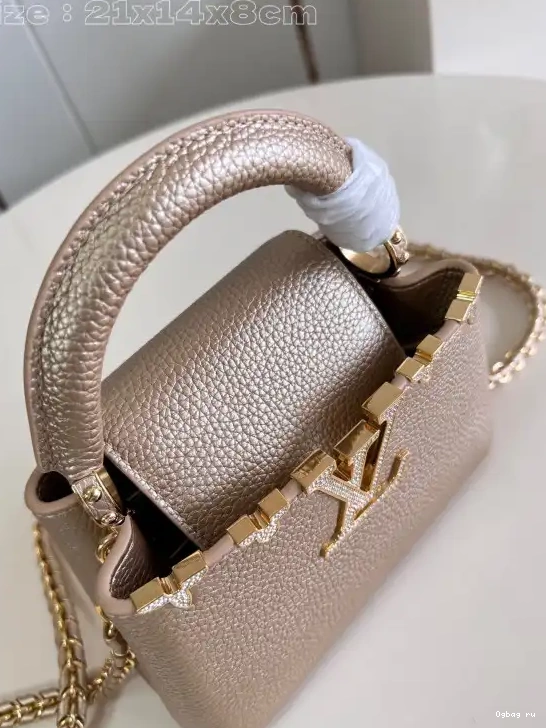 LOUIS MINI-21*14*8CM VUITTON CAPUCINES 0409